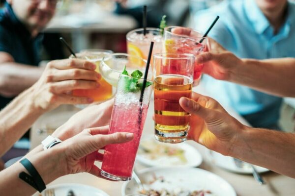 L'alcool est à éviter car il aggrave l'ostéoporose